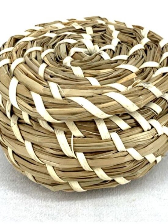 Handmade Other - Sweetgrass Coiled Round Basket with Lid 4"